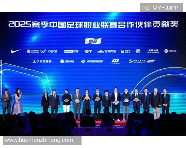 足球巨星荣耀时刻荣获最佳球员奖项引发全球热议 足球巨星荣耀时刻荣获最佳球员奖项引发全球热议